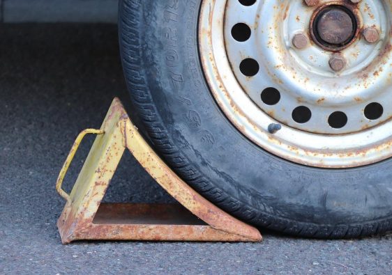 Quel bloqueur de roue pour camion choisir ?